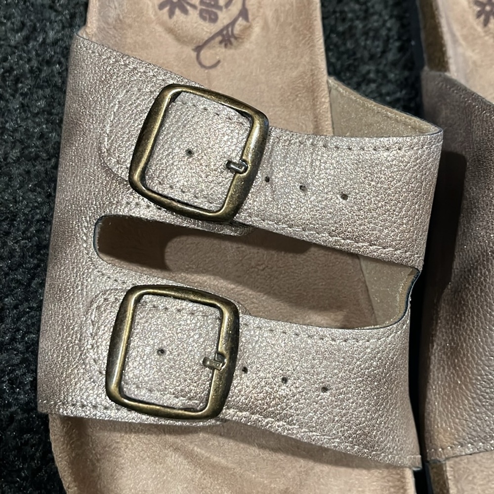 NORTHSIDE METALLIC SANDALS - Picture 3 of 5